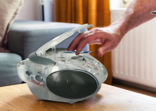 LENCO SCD-24TR - Taşınabilir stereo FM radyo ve CD çalar - Şeffaf - Görsel 6